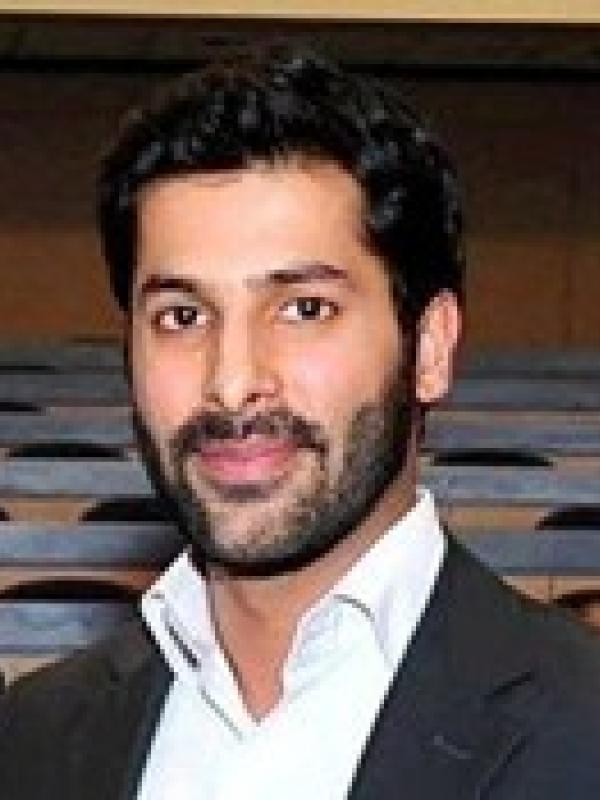 Headshot of Sarfraz Taj